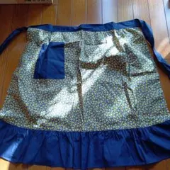 青と黄色の花柄エプロン