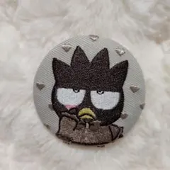 バッドばつ丸　刺繍缶バッジ　うるうるハート