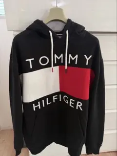 TOMMY HILFIGER ブラックパーカー 裏起毛　Lサイズ