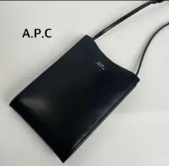 A.P.C. ブラック ショルダーバッグ
