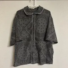 kutirペイズリー柄 半袖ブラウス グレーのサムネイル