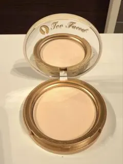 Too faced キャンドルライト　イルミネーティングパウダーのサムネイル