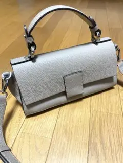 ベージュ レザー ハンドバッグのサムネイル