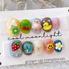 個性派ネイルチップ　現品　いちご　リボンのサムネイル