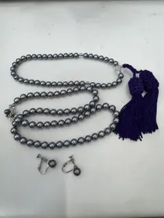 グレーの数珠セットとイヤリング