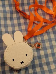 ミッフィー型ホワイトコインケース