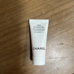 CHANEL UV ESSENTIEL SPF 50/PA++++のサムネイル