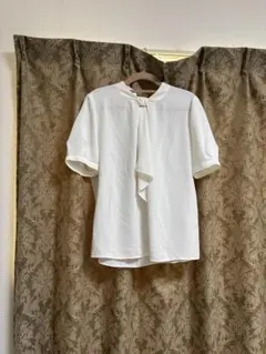 ストロベリーフィールズ　ボウタイブラウス