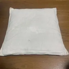 グレーの正方形クッション