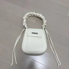 アイボリー フリルハンドル バッグ