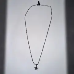 VAROSH ブラック星型ネックレス