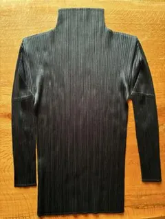 pleats please Tシャツ