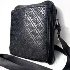 GUESS ゲス クロスボディバッグ ショルダーバッグ ブラック 総柄 プレート