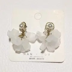 フラワーピアス ホワイト　ブライダル　新品未使用　韓国