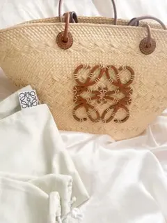 お値下げ中♡LOEWE かごバッグ ベージュ/ホワイト LOEWE ロエベ オラ かごバッグ ミディアム ラフィア＆カーフ