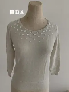 【自由区】ビジュー付きペールグレー七分袖ニット