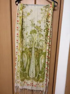 植物モチーフのフリンジ付きストール