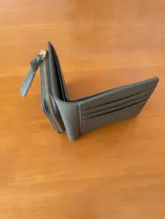 二つ折りミニ財布 本革 薄いスリム 大容量仕切り二層式カードポケット