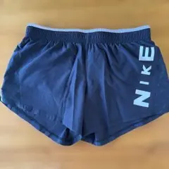 Nike DRI-FIT ショートパンツ 黒 レディース