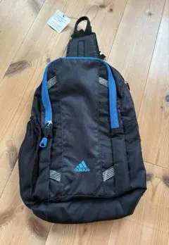 新品未使用adidas ボディバッグ ブラック/ブルー 20×35×9cm 6L