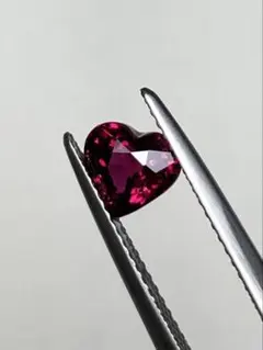 りり訳ありです!可愛いビビッドレッドのハート★ケニア産ルビー★ りり様専用訳ありです!可愛いビビッドレッドのハート☆ケニア産ルビー