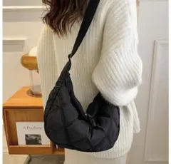 斜めがけショルダーバッグ キルティング 黒 肩掛けかばん ブラック ホワイト