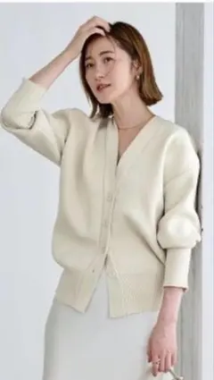 【試着のみ】ユアーズ　Vネック ニット カーディガン レディース　アイボリー