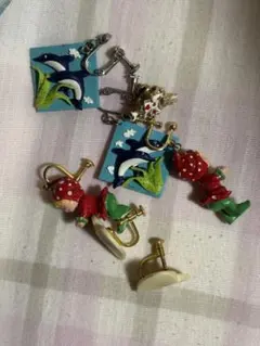 お値下げ不可、最終値下げ未使用イヤリング三点とピンバッジセット