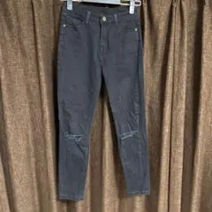 ブラック スキニーデニム 膝ダメージ