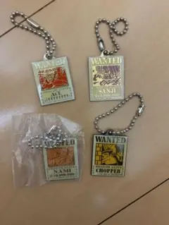 【まとめ売り値引き対象】ワンピース　キーホルダー　賞金首　4個セット