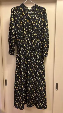 ロングワンピース 長袖花柄