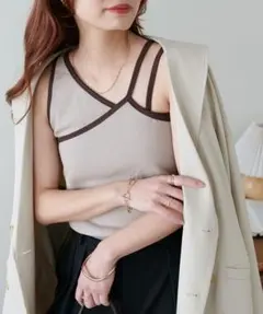 美品☆ディスコート☆ワンショルレイヤードカップ付タンクトップ☆グレージュ