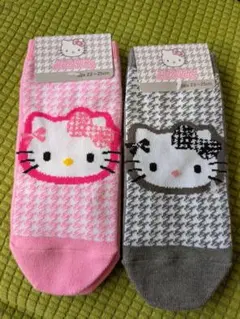 新品　サンリオ　ハローキティ　レディース　靴下　２点セット　千鳥柄