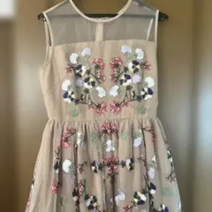 【美品】フラワーエンブロイダリー ミディ丈ワンピース