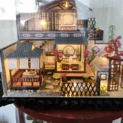 ドールハウス完成品【和風旅館】LEDライト、オルゴール、ケース、ミニフィギュア付 ドールハウス完成品【和風旅館】LEDライト、オルゴール、ケース、ミニ