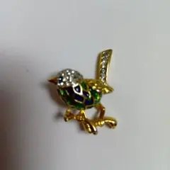 カラフルな鳥のブローチ