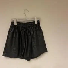 黒 合成皮革 ショートパンツ ポケット付き　レザー