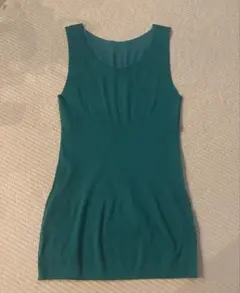 美品⭐️me ISSEY MIYAKEグリーン ストレッチタンクトップのサムネイル