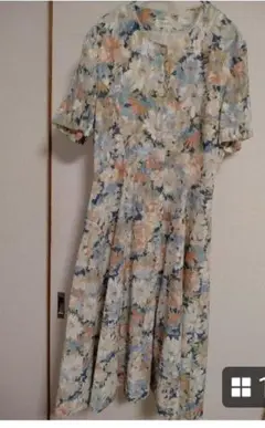 メイクレットの花柄のワンピース