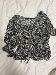Bershka 花柄トップス