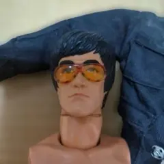 ブルースリー　サングラス付きフィギュアのサムネイル