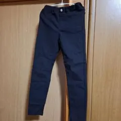 GU スリムフィット 黒パンツ