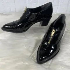 エナメル パンプス