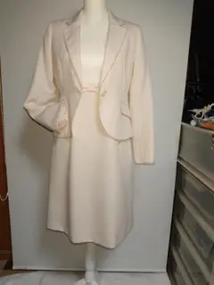 美品、オネイロスの薄いピンクのワンピースとジャケットのセットアップ。サイズ1,