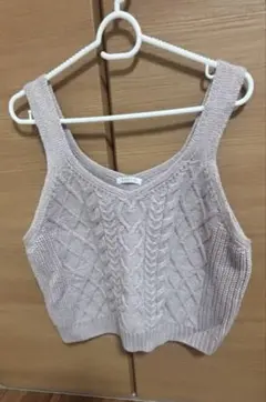 Honeys ベージュ ケーブル編み ニットベストＬ