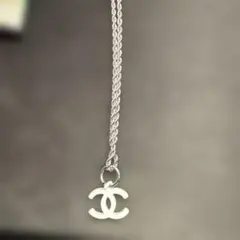 正規 美品】CHANELココマーク刻印 銀色メダルチャーム/ネックレス