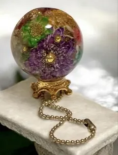 ハンドメイドレジン　マトリカリアのドライフラワーを封じ込めたチャーム
