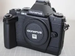 オリンパス OM-D E-M５エリートブラック ＋ 純正グリップ（HLD-6G）のサムネイル