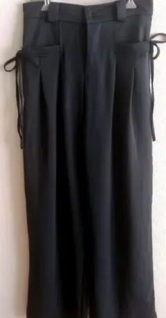 ダークグレー サイドリボン付きワイドパンツ サイドポケットあり