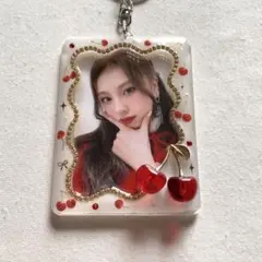 硬質　ケース　トレカ　デコ　レジン　キーホルダー　韓国　さくらんぼ　赤　チェキ